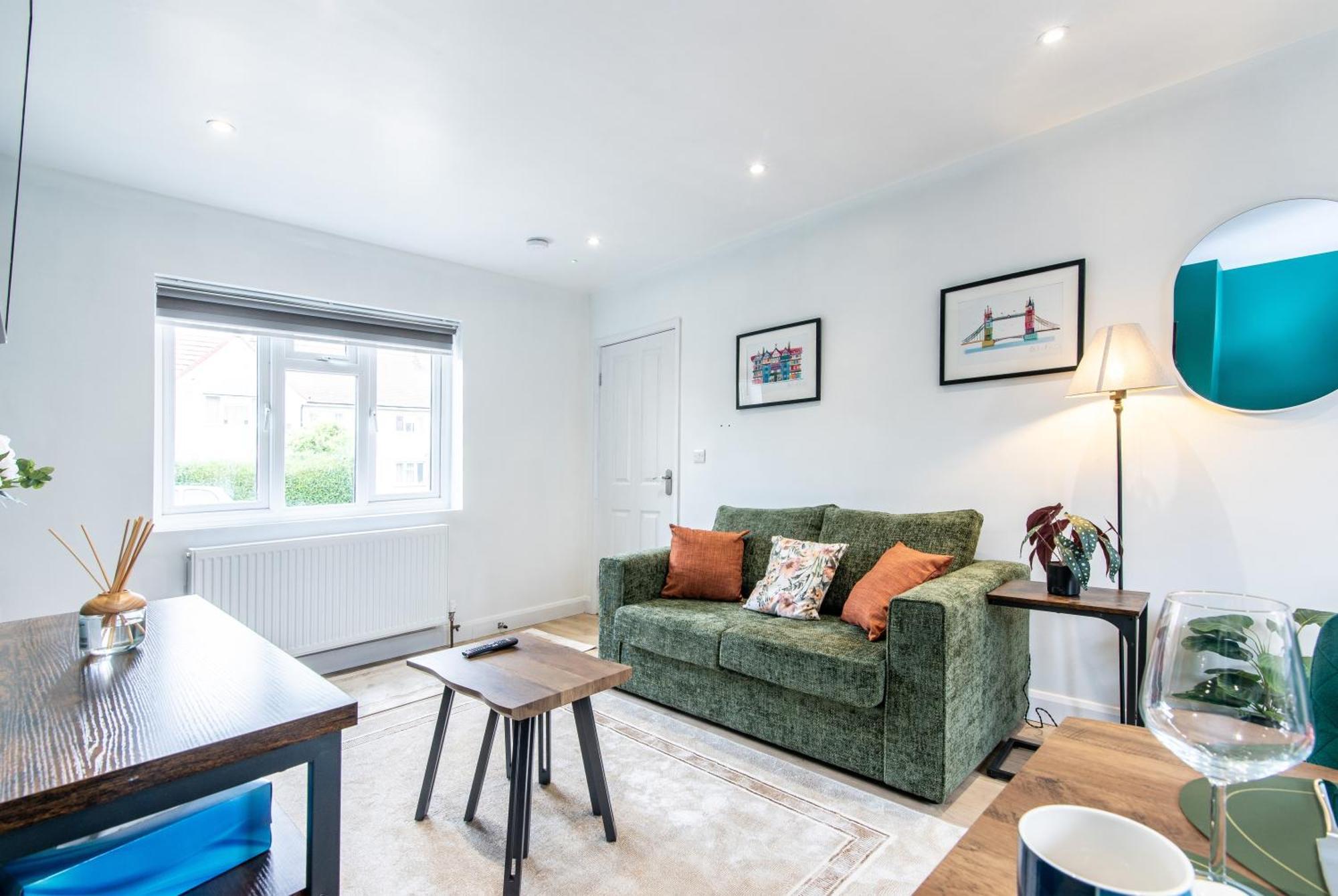 Holiday home 3 Bedroom Terraced House In Beeston Ideal For Corporate *