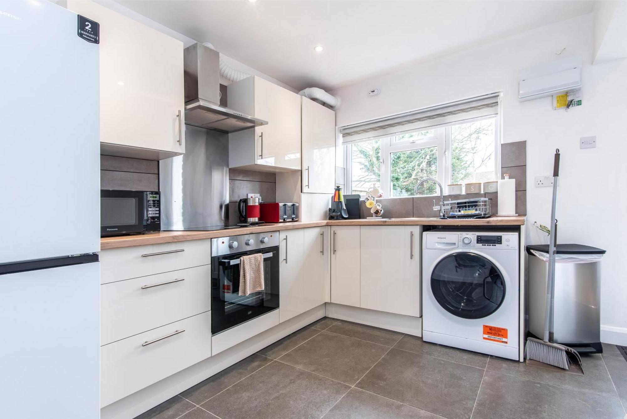 3 Bedroom Terraced House In Beeston Ideal For Corporate * Beeston (Nottinghamshire)
